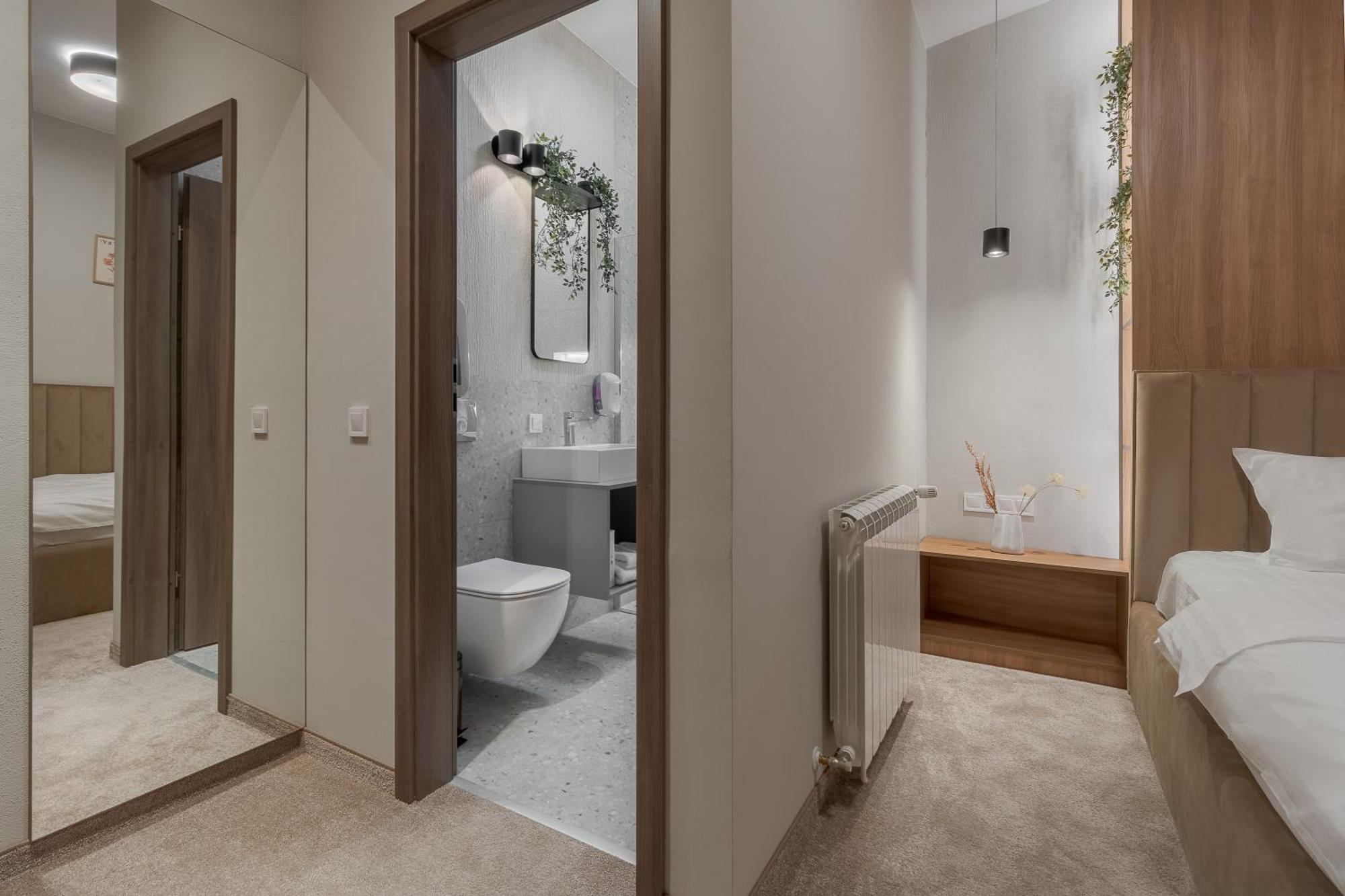 Oasis Rooms オラデア エクステリア 写真